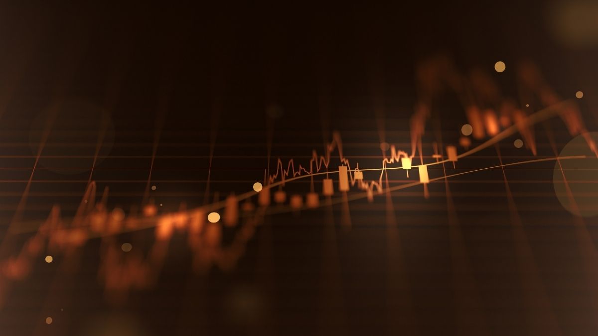Grafico finanziario con linea oscillante e candele color ambra su una griglia scura.